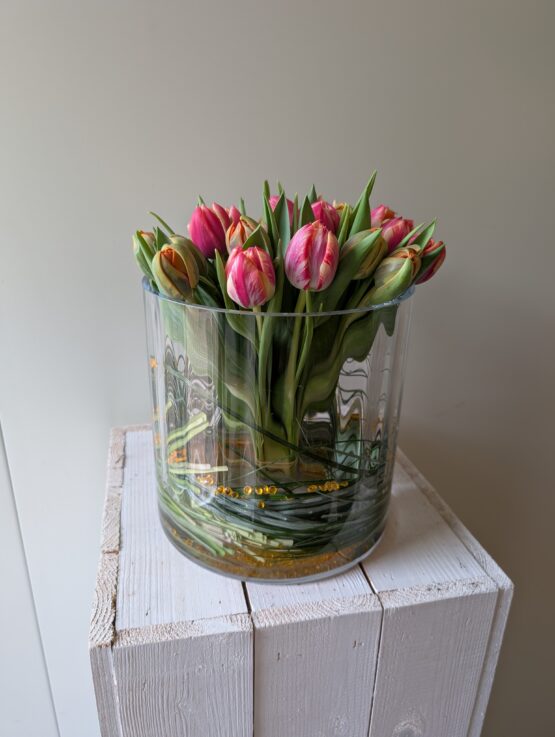 Grote vaas met tulpen